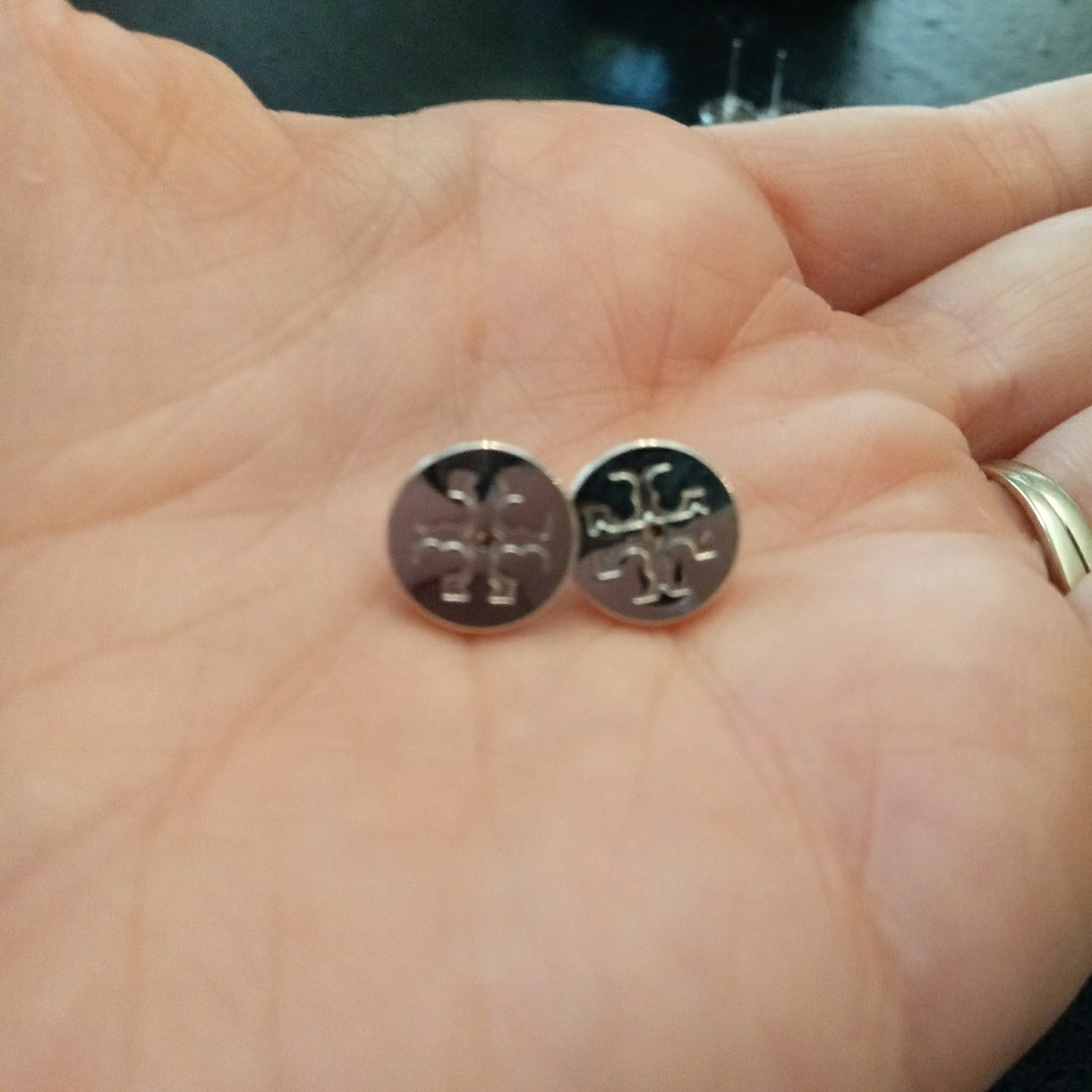Tory Burch NWOT Silver Circle Logo Stud Earrings - Picture 8 of 8
